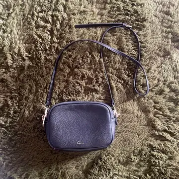 어반 리서치 블랙 숄더백