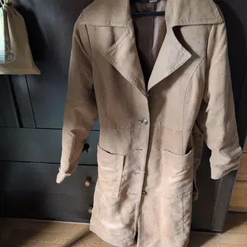 베이지 코트 허리 벨트 포함