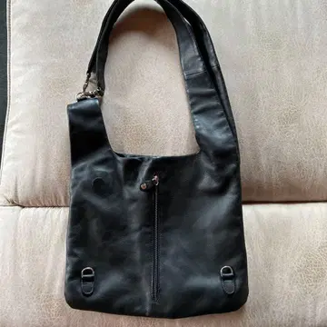 블랙 가죽 숄더백