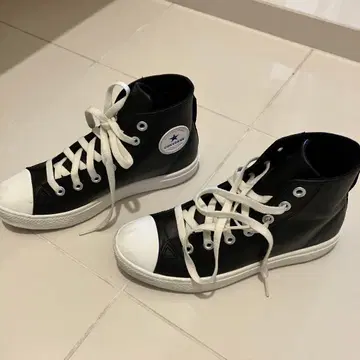 컨버스 블랙 하이컷 스니커즈