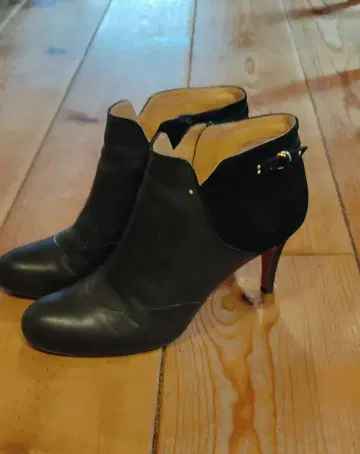 블랙 가죽 부티 힐