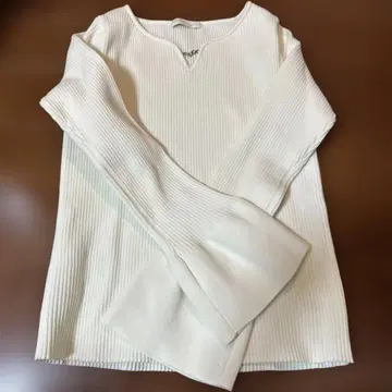 리브 화이트 긴팔 상의