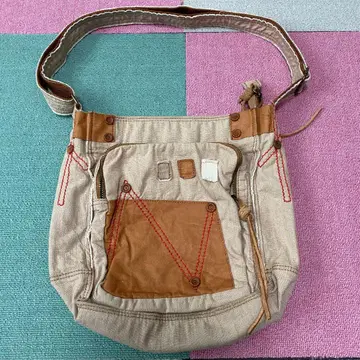 베이지 캔버스 숄더백