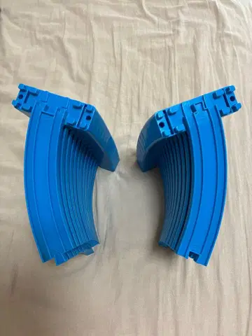 프라레일 경사 곡선 레일 24개 (파랑 우회전 12개와 좌회전 12개)