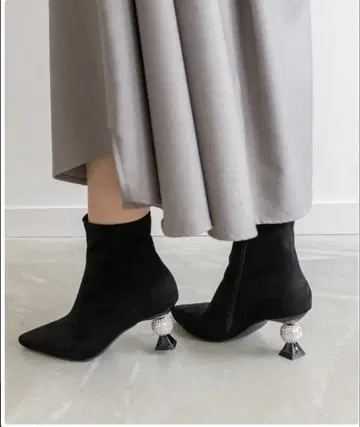 [새상품] RANDA 디자인 힐 스트레치 부츠 M 블랙 비쥬 힐