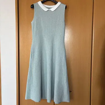 FOXEY 슬리브리스 플레어 원피스