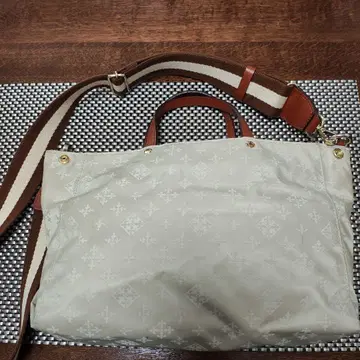 러셋, 크림색 나일론 숄더백