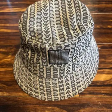 MARC JACOBS 모노그램 버킷 햇 O/S