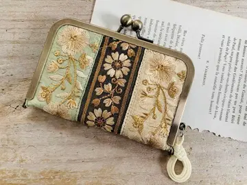 꽃무늬 자수 가마구치 카드 케이스