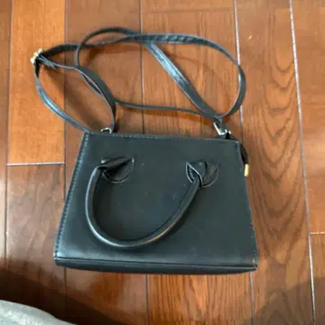 블랙 숄더백 지퍼 부착