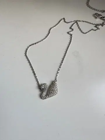 스와로브스키 크리스탈 백조 모티브 목걸이