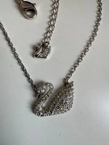 스와로브스키 크리스탈 백조 모티브 목걸이