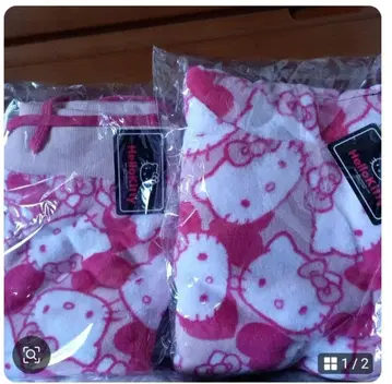 헬로키티 후드 부착 파자마 세트