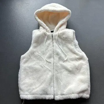 화이트 플리스 후드 부착 베스트 화이트 퍼