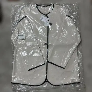 [새상품] 아이보리 폴리에스테르 자켓