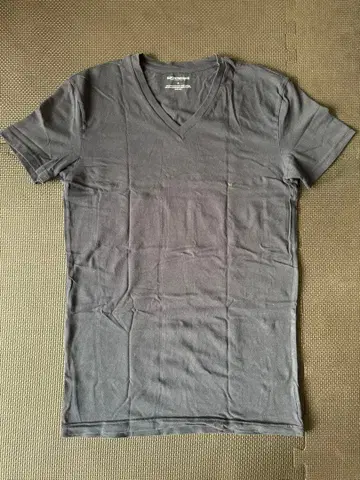 EMPORIO ARMANI 네이비 T셔츠 M (가격 협의 가능)