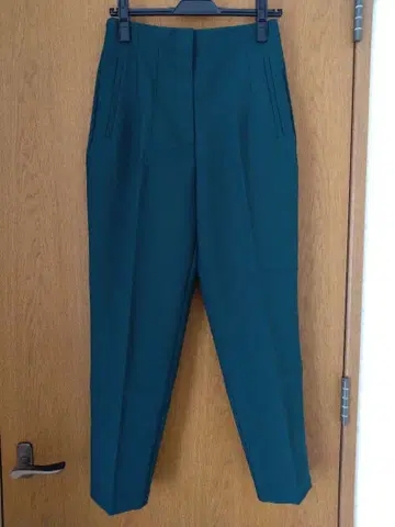 [ 새상품급 ] ZARA 다크 그린 테이퍼드 팬츠