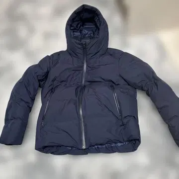 네이비 후드 부착 다운 자켓