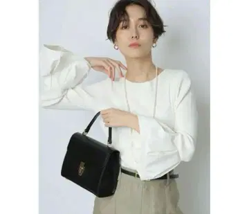 알페쥬 Arpege story 벨 슬리브 니트 블랙 M 사이즈