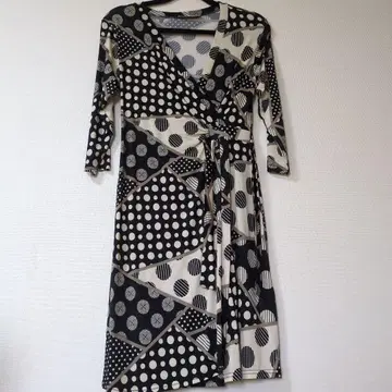 기하학 패턴 랩 드레스