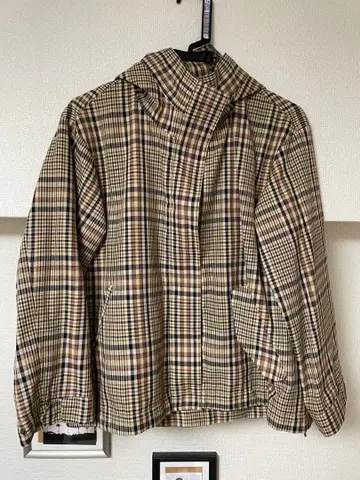 체크 무늬 후드 부착 자켓