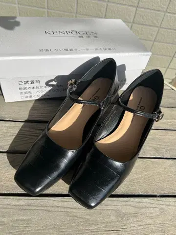 KENPOGEN 블랙 스트랩 펌프스 6cm 힐