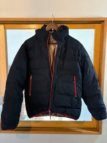 네이비 후드 부착 다운 자켓