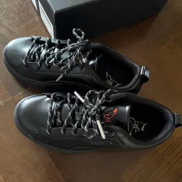 PUMA 블랙 스니커즈