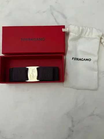 페라가모 헤어 클립