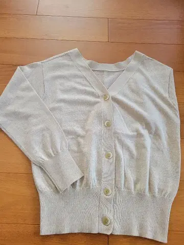 울 100% 베이지 가디건