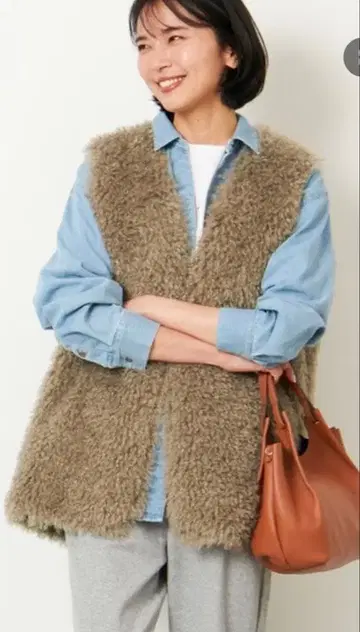 V넥 인조 모피 베스트 모카 리버서블