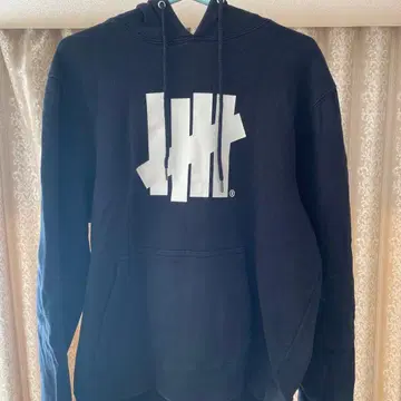 UNDEFEATED 블랙 후드티