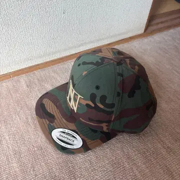 the bones 카모플라쥬 스냅백 캡