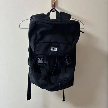 뉴에라 블랙 백팩