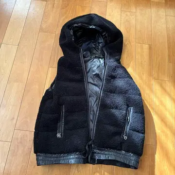 후드 부착 블랙 다운 베스트