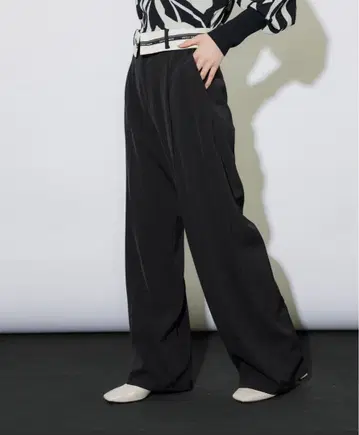 UNITED TOKYO 레터드 라벨 스트레이트 팬츠