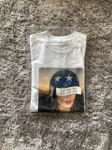 그래픽 프린트 화이트 T셔츠