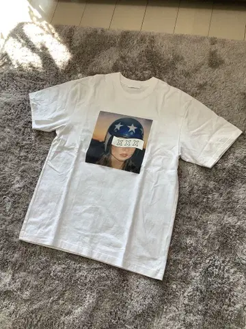 그래픽 프린트 화이트 T셔츠