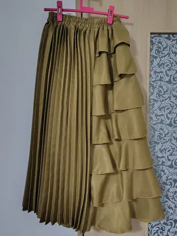 플리츠 프릴 스커트 머스타드색 Conte