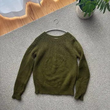 Margaret Howell 올리브 그린 긴팔 니트