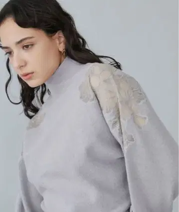 러그나무 문 자수 니트 풀오버 긴팔 니트