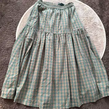 사만사 모스모스 그린과 베이지 체크 무늬 플레어 스커트