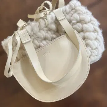 FURLA 이탈리아제 니트 모코모코 백 아이보리