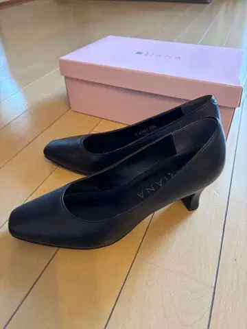 DIANA 블랙 플레인 펌프스 새상품급