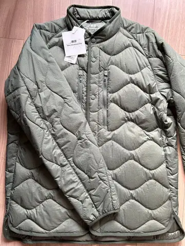 유니클로 화이트 마운티니어링 리사이클 하이브리드 다운 자켓