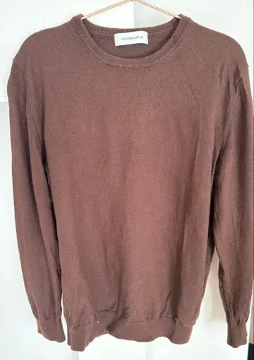 MOONCASTLE 브라운 크루넥 스웨터