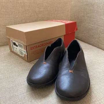 캠퍼 다크 브라운 가죽 슬립온