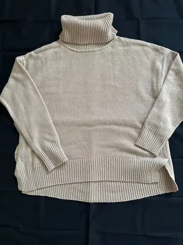 어반 리서치 하이넥 니트