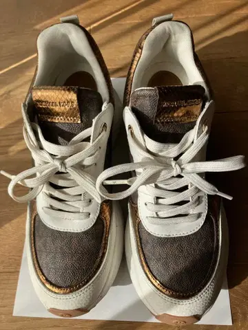 MICHAEL KORS 스니커즈 브라운/화이트/골드