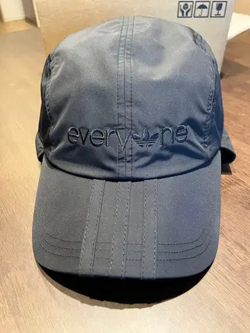 everyone x adidas 블랙 캡